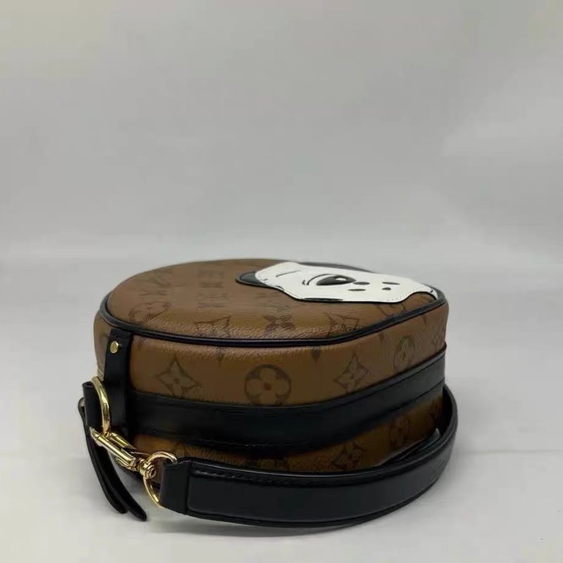 lv 圓餅 狗狗 肩背斜背包 芯片款 牛皮 17 x 18 x 7  99新配件塵袋-2