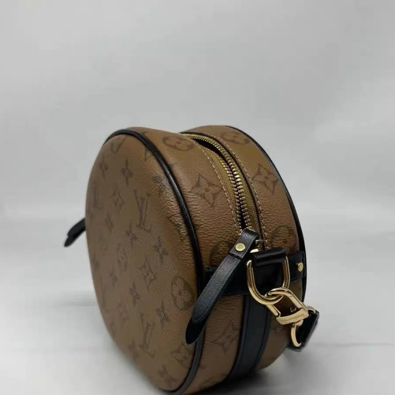 lv 圓餅 狗狗 肩背斜背包 芯片款 牛皮 17 x 18 x 7  99新配件塵袋-3