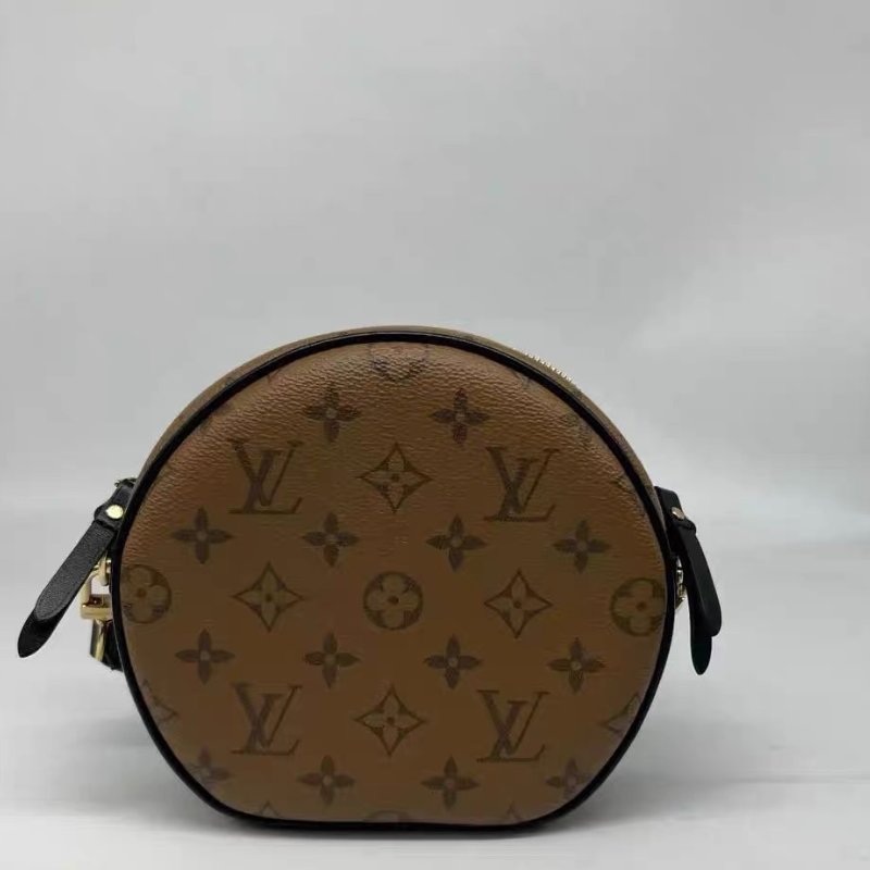 lv 圓餅 狗狗 肩背斜背包 芯片款 牛皮 17 x 18 x 7  99新配件塵袋-8