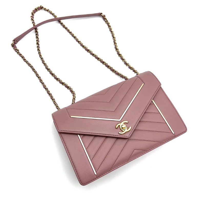 CHANEL 粉色金扣V紋信封包 24*16*8 98新配件塵袋-2