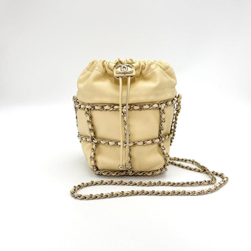 CHANEL 黃色抽繩水桶肩背斜背包12*17*11 98新配件塵袋-1
