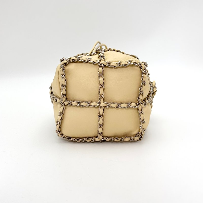 CHANEL 黃色抽繩水桶肩背斜背包12*17*11 98新配件塵袋-4