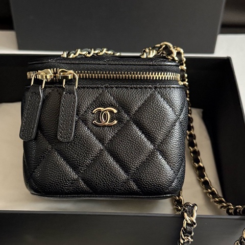 99新chanel香奈兒 黑色金扣荔枝紋牛皮盒子包單肩斜挎包 鏡子原膜在 24年芯片款有盒子 塵袋 尺寸：10*7*9cm。