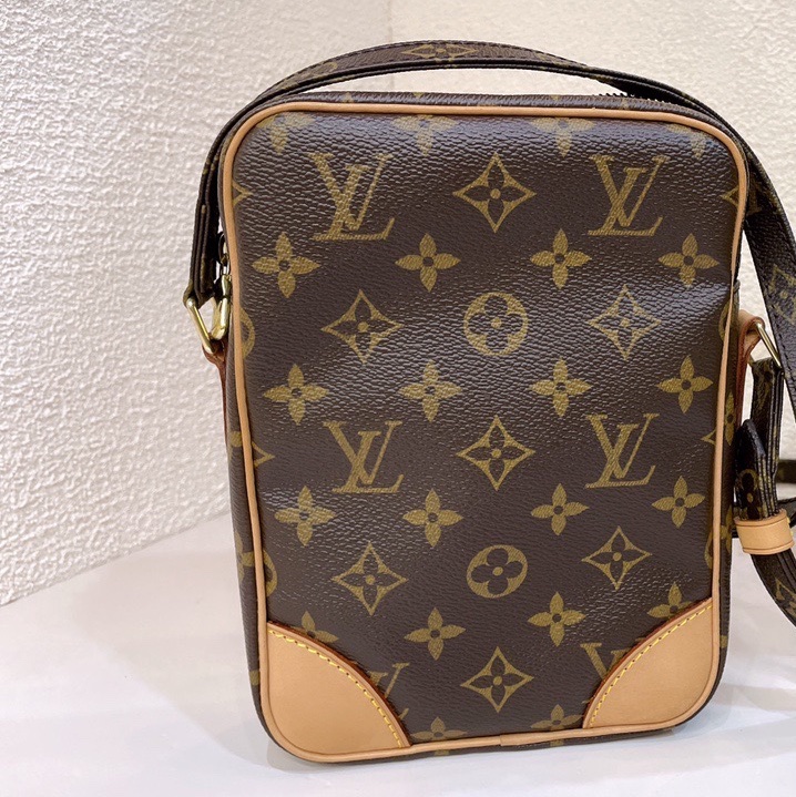 98新Lv路易威登老花單層相機包 絕版好成色 經典款尺寸15*21*5 中性款男女可背 這只稀有好成色  買到賺到了-1