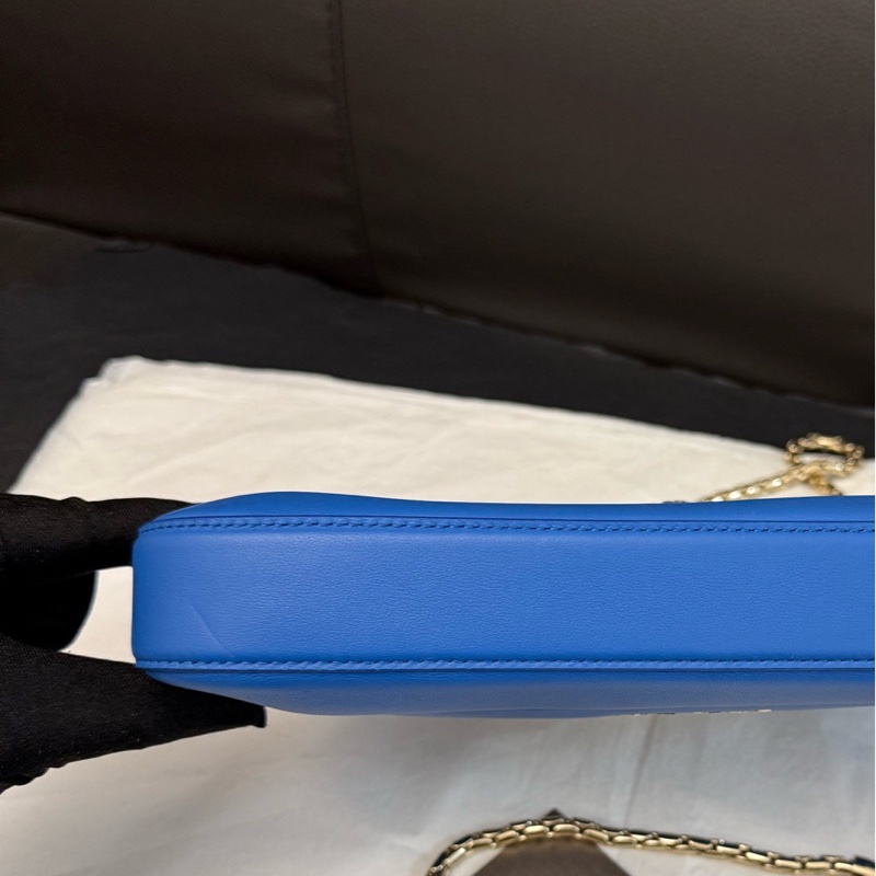 99新Bvlgari寶格麗Serpenti Baia系列單肩斜挎包新款hobo腋下包,經典蛇形設計 藍色小牛皮 23年尺寸:27.5 x 18 x 4.5cm, 附件:保卡 肩帶。-4