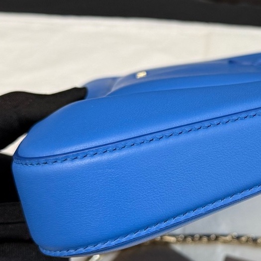 99新Bvlgari寶格麗Serpenti Baia系列單肩斜挎包新款hobo腋下包,經典蛇形設計 藍色小牛皮 23年尺寸:27.5 x 18 x 4.5cm, 附件:保卡 肩帶。-7