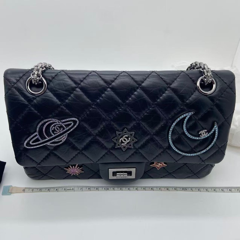 Chanel香奈兒2.55中號彗星徽章圖案黑色牛皮復古金扣鏈條包,鐳射24開-14