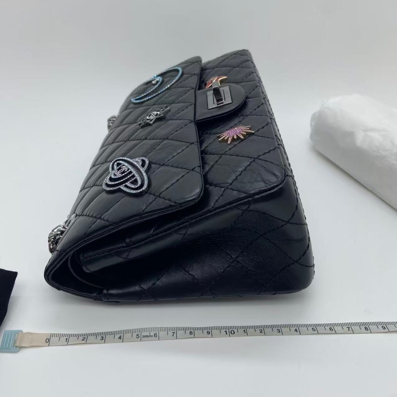 Chanel香奈兒2.55中號彗星徽章圖案黑色牛皮復古金扣鏈條包,鐳射24開-15