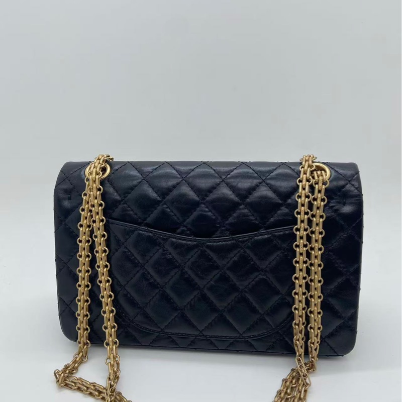 Chanel香奈兒2.55小號徽章黑色牛皮復古金扣鏈條包,鐳射26開-1