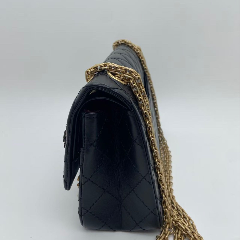 Chanel香奈兒2.55小號徽章黑色牛皮復古金扣鏈條包,鐳射26開-2