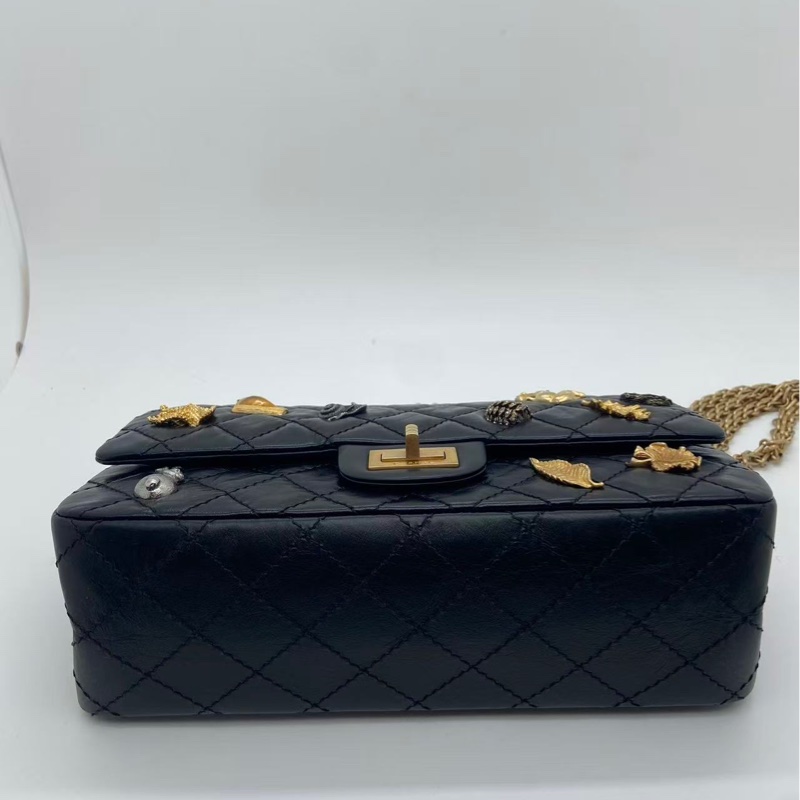 Chanel香奈兒2.55小號徽章黑色牛皮復古金扣鏈條包,鐳射26開-4