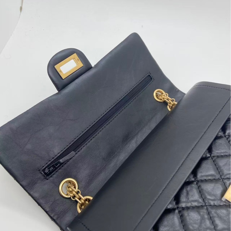 Chanel香奈兒2.55小號徽章黑色牛皮復古金扣鏈條包,鐳射26開-5
