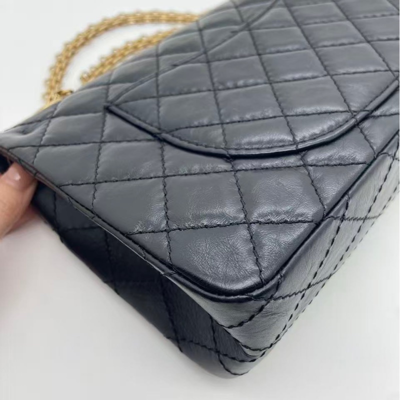 Chanel香奈兒2.55小號徽章黑色牛皮復古金扣鏈條包,鐳射26開-11