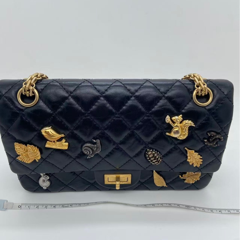 Chanel香奈兒2.55小號徽章黑色牛皮復古金扣鏈條包,鐳射26開-14