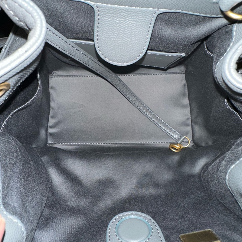 Chanel 25中型深灰色荔枝紋小牛皮後背包-4