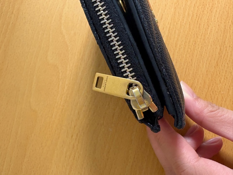 YSL 魚子醬對開短夾 黑金-2