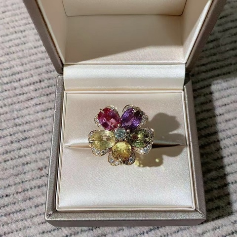 Bvlgari寶格麗sapphier flower系列高端彩寶鑲鑽戒指，天然寶石限定 超稀缺款式，直徑2.5cm 實物璀璨奪目，53碼
