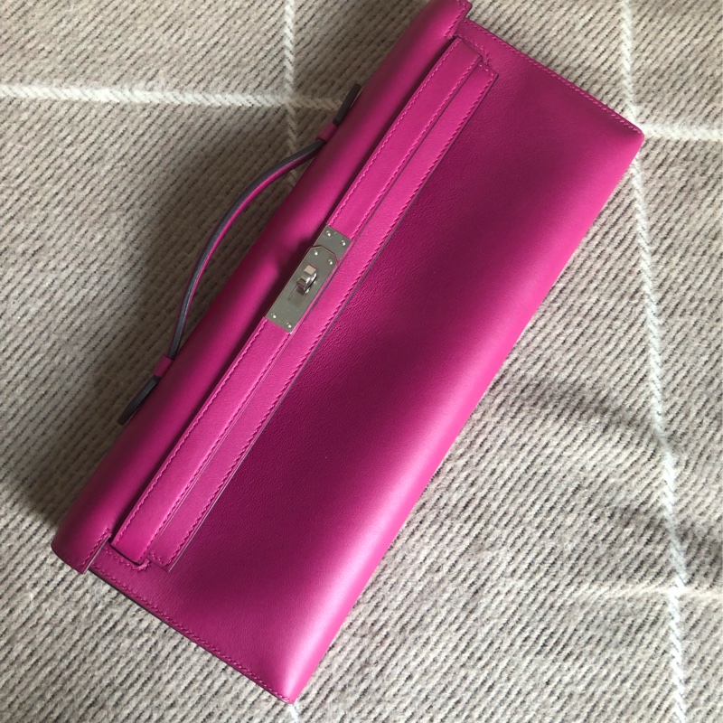 Hermes愛馬仕Kelly cut玫瑰粉swift皮銀扣D刻,配根肩帶就是Woc-1