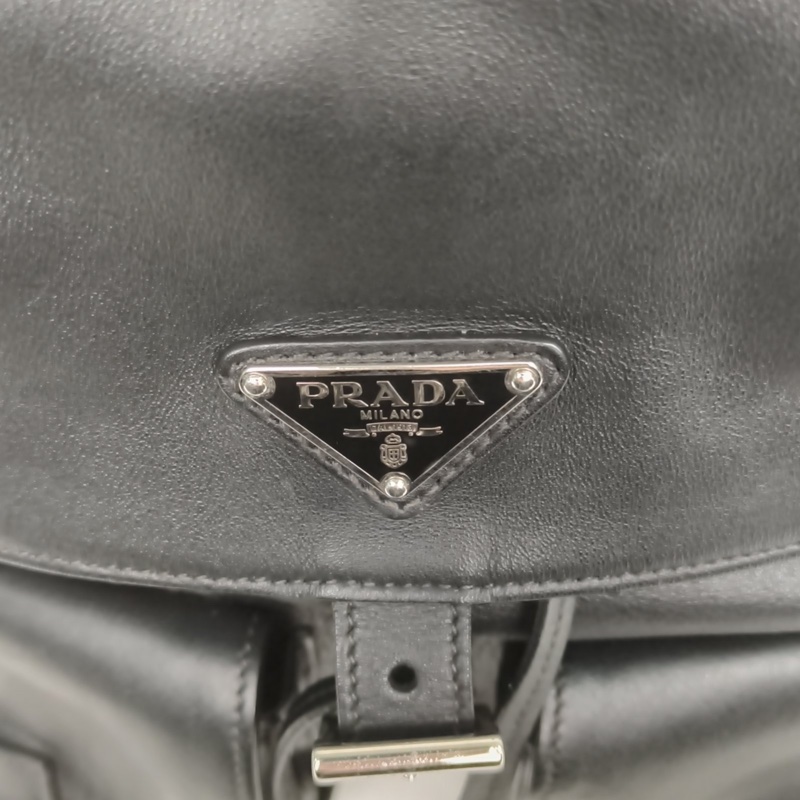 PRADA 黑色羊皮雙肩包雙口袋-4