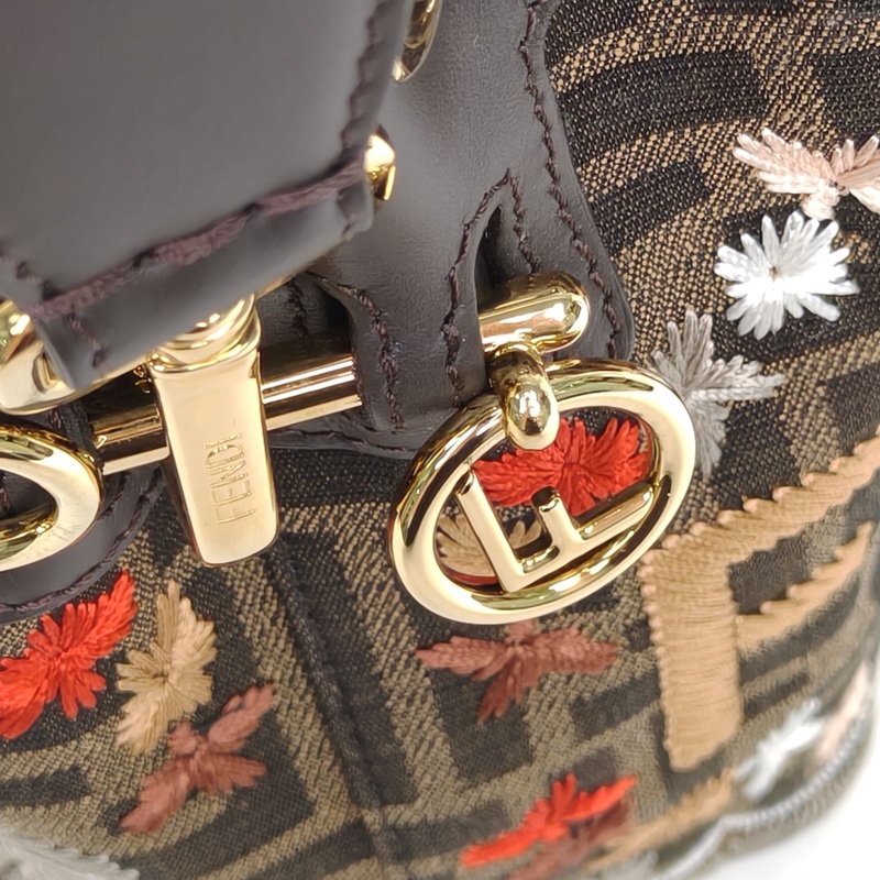 FENDI MONTRESOR迷你水桶包老花帆布金扣-4