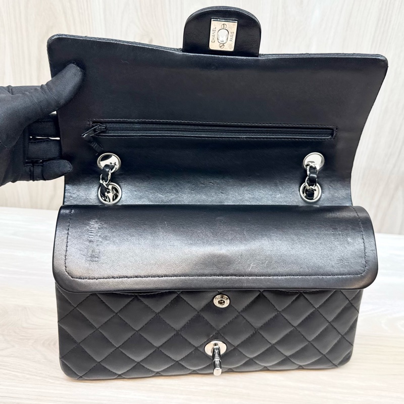 CHANEL黑銀羊皮CF25口蓋包A01112-9