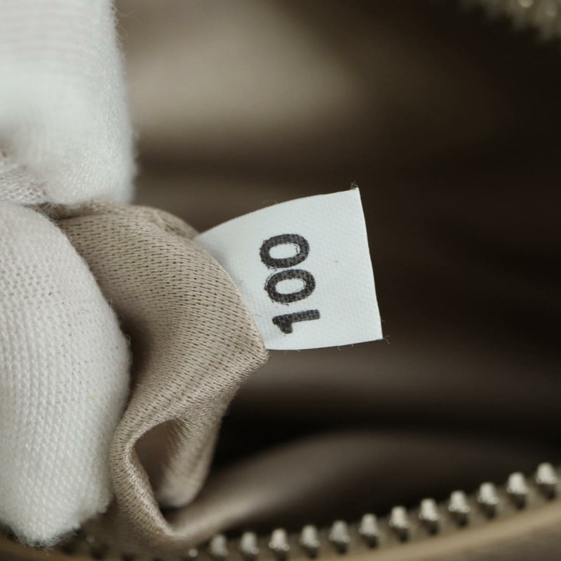 【日本直送】Miu Miu 象牙銀色皮革肩背包 正品 am11214V-11