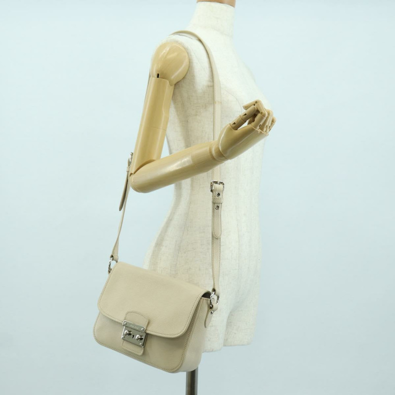 【日本直送】Miu Miu 象牙銀色皮革肩背包 正品 am11214V-28