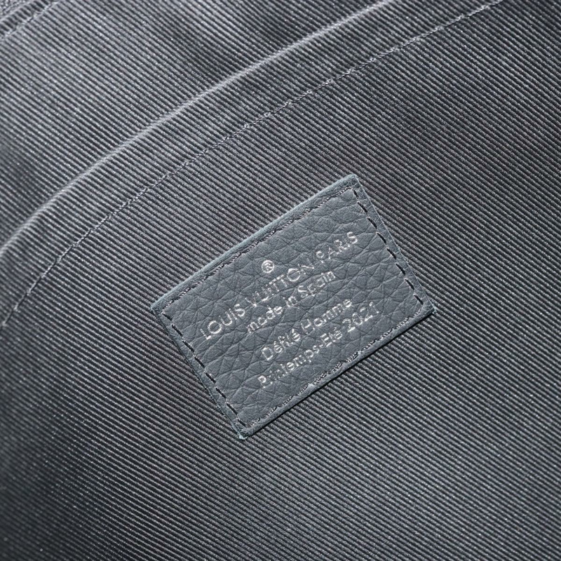 【日本直送】路易威登 Taurillon Clemence LV Friend A4 手拿包 黑色 M80147 正品 YKZ1165SAM-8