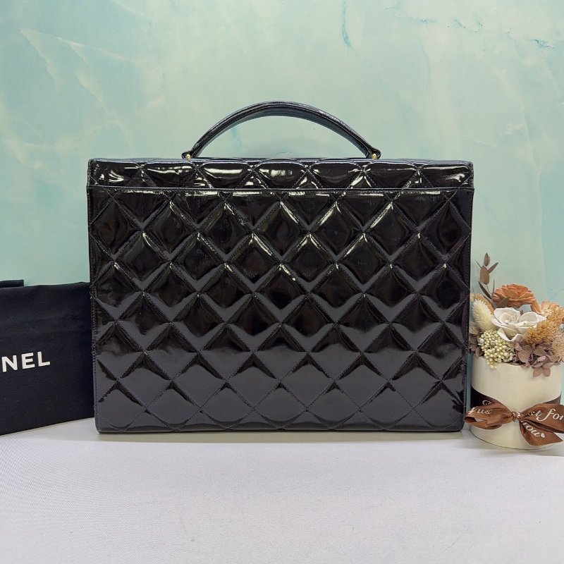 CHANEL Vintage菱格紋漆皮雙C轉扣公事包-1