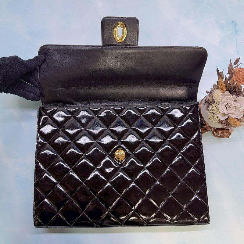 CHANEL Vintage菱格紋漆皮雙C轉扣公事包-4