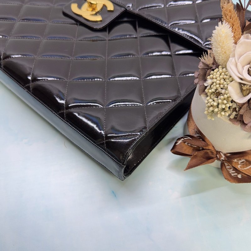 CHANEL Vintage菱格紋漆皮雙C轉扣公事包-8