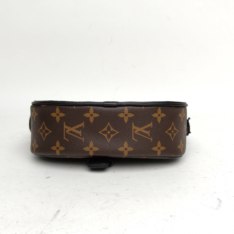 LOUIS VUITTON Montsouris郵差包小號老花PVC晶片-3