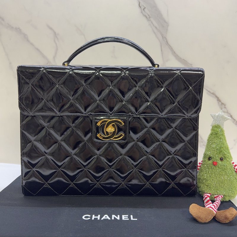 CHANEL Vintage菱格紋漆皮金釦公事包-0
