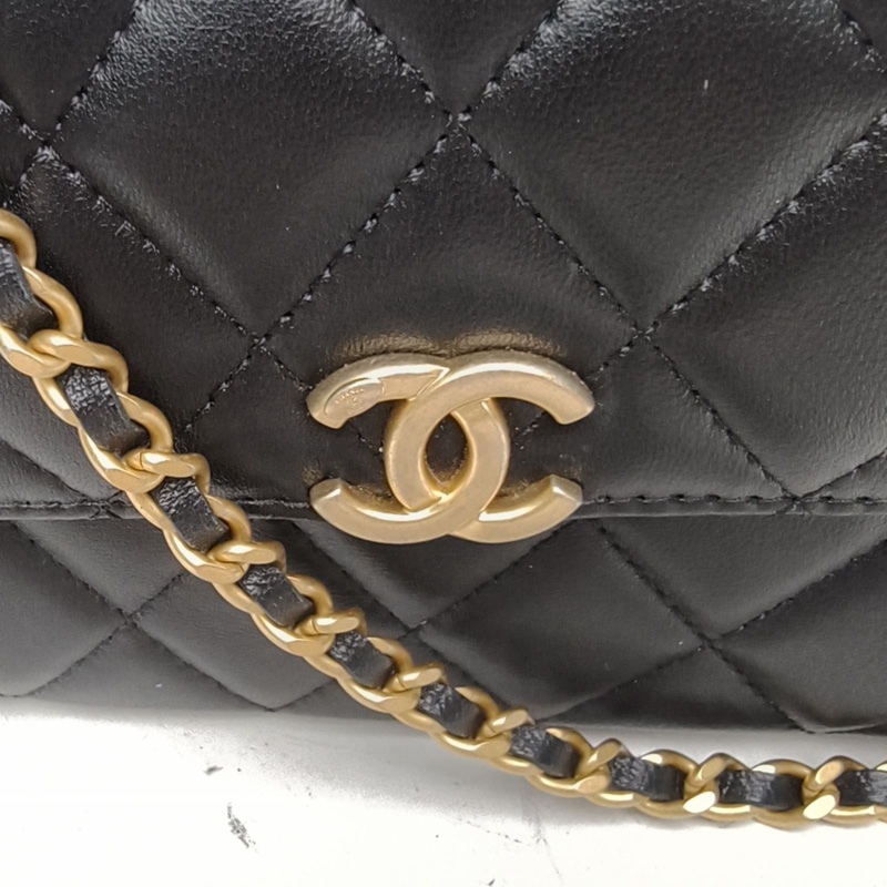 CHANEL 22B手柄Kelly包黑色羊皮鐳射標金扣琺瑯金屬手柄-4