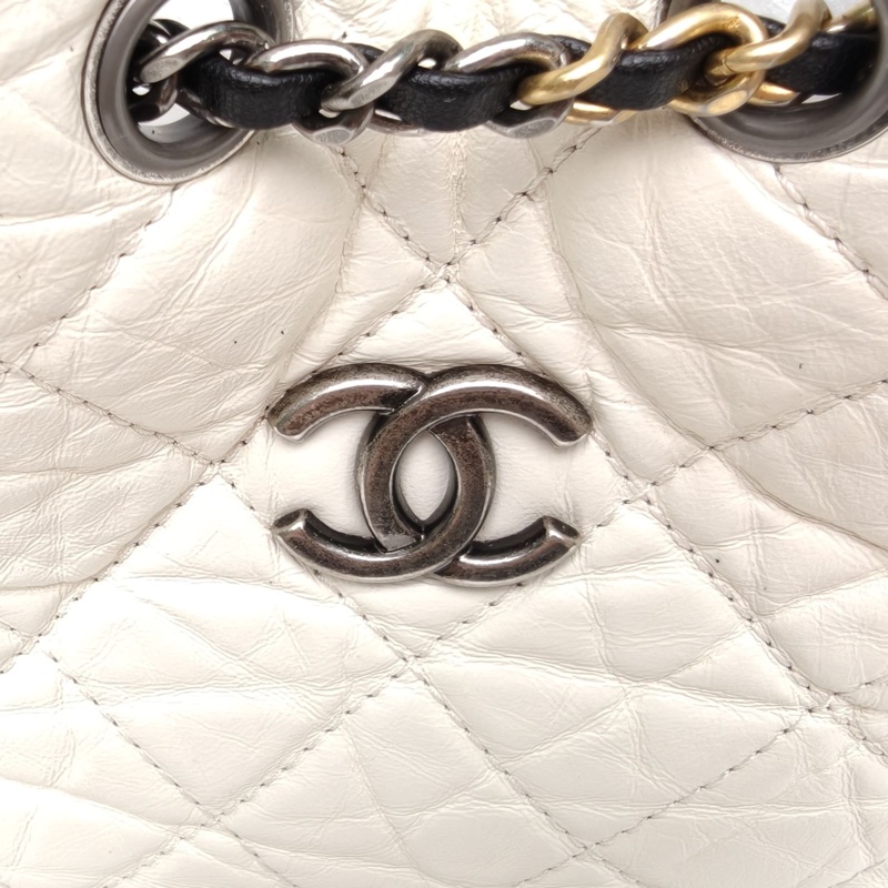 CHANEL GABRIELLE流浪雙肩包小號白色牛皮26開金銀扣-4