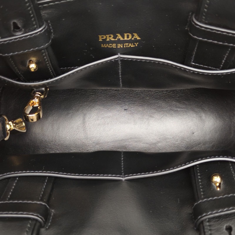 PRADA 黑色牛皮金扣托特包-5