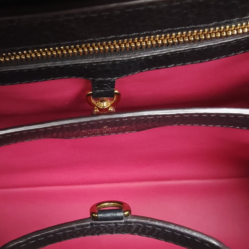 LOUIS VUITTON Capucines小號黑色牛皮金扣晶片-5