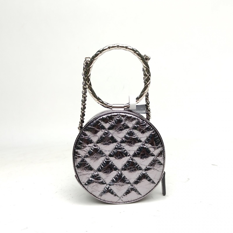 CHANEL 季節款金屬圓環圓餅包銀色牛皮30開銀扣-2