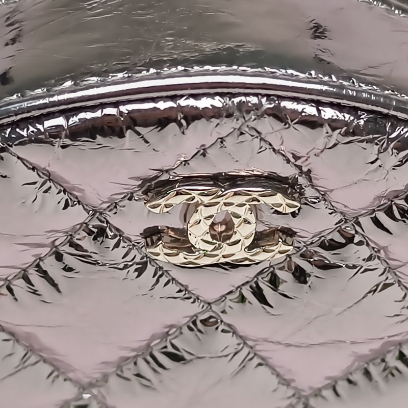 CHANEL 季節款金屬圓環圓餅包銀色牛皮30開銀扣-4
