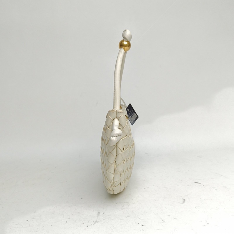 BOTTEGA VENETA 白色羊皮Turn系列金球編織單肩腋下包-1