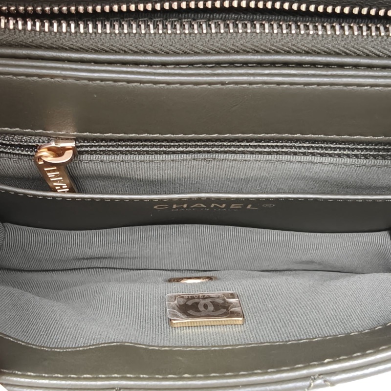 CHANEL 22K口蓋風琴包綠色羊皮晶片金扣金柱調節扣鏈條-5