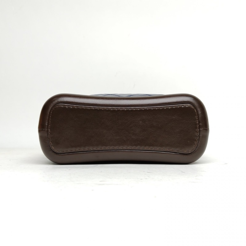 CHANEL GABRIELLE流浪小號藍色牛皮26開金銀扣棕底-3