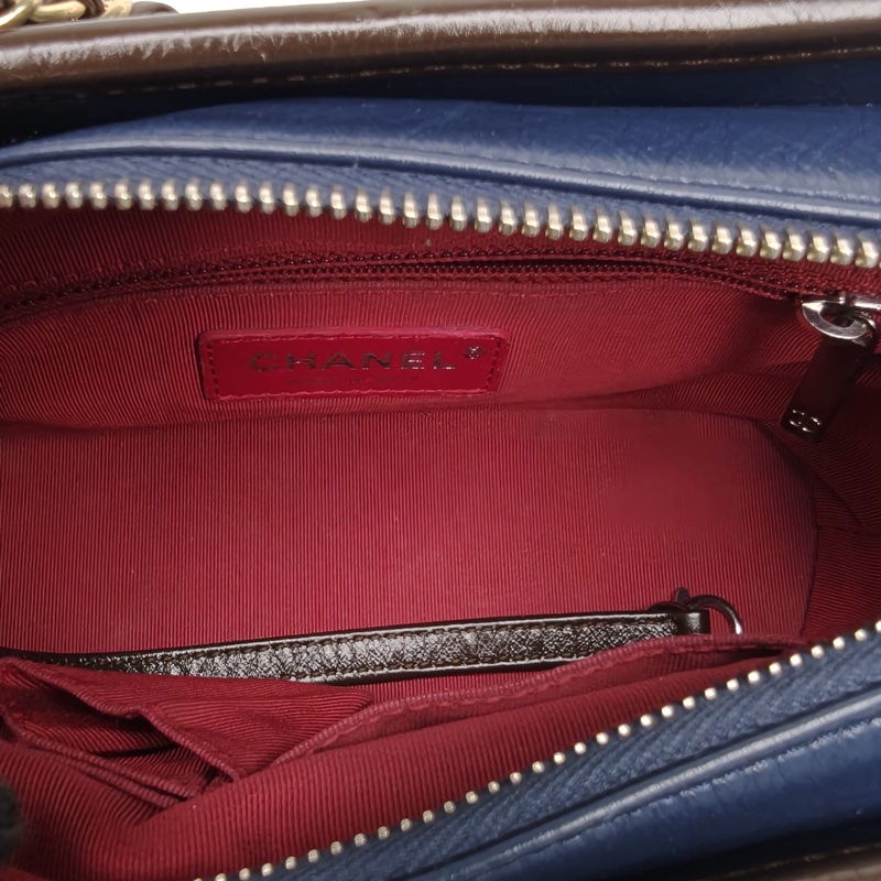 CHANEL GABRIELLE流浪小號藍色牛皮26開金銀扣棕底-5