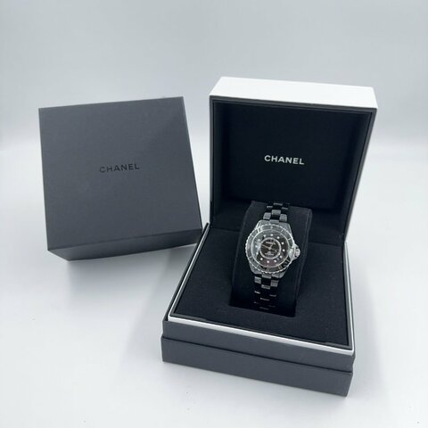 CHANEL 黑色12點鑽J12 Caliber 12.1 機芯腕錶38 毫米