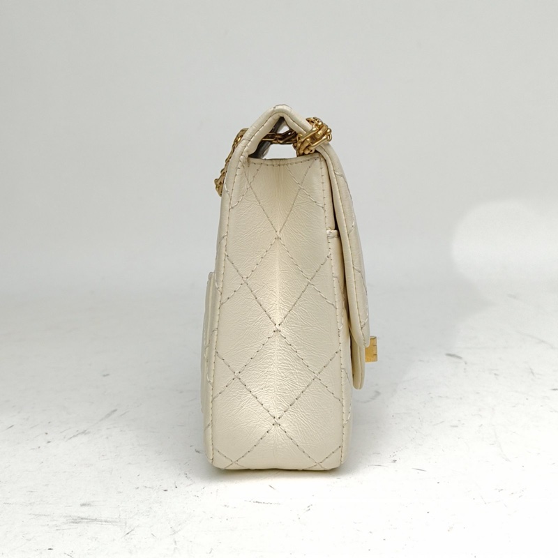 CHANEL 2.55翻蓋鏈條手機包白色牛皮30開金扣-1