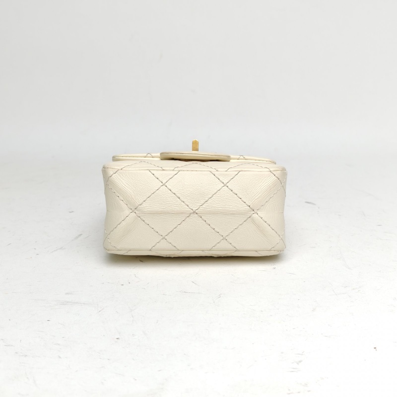 CHANEL 2.55翻蓋鏈條手機包白色牛皮30開金扣-3