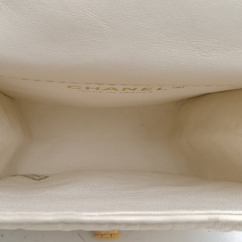CHANEL 2.55翻蓋鏈條手機包白色牛皮30開金扣-5