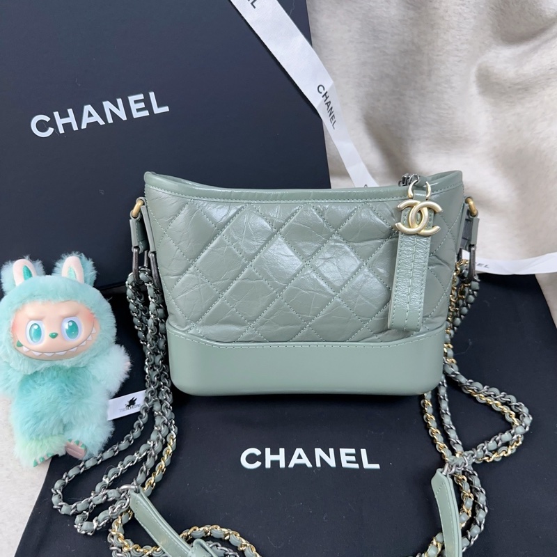 香奈兒 Chanel 流浪包 小號 綠色 莫蘭迪綠 金扣 手提 單肩 斜挎 保卡24開 帶卡 尺寸：15 × 20 × 8 cm-1