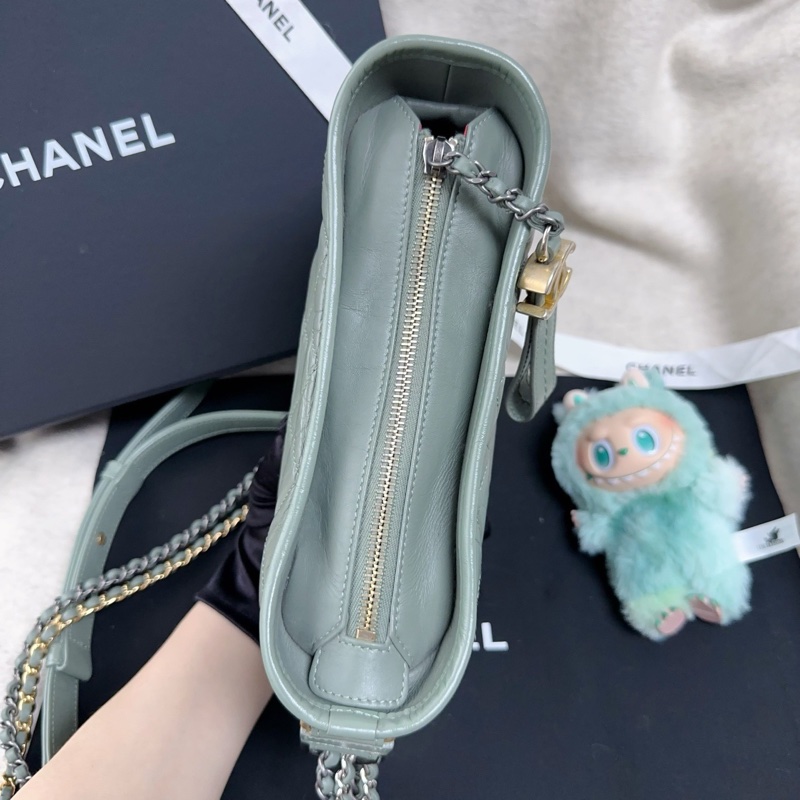 香奈兒 Chanel 流浪包 小號 綠色 莫蘭迪綠 金扣 手提 單肩 斜挎 保卡24開 帶卡 尺寸：15 × 20 × 8 cm-4