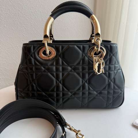 Dior黛妃手提斜背包 超貴氣